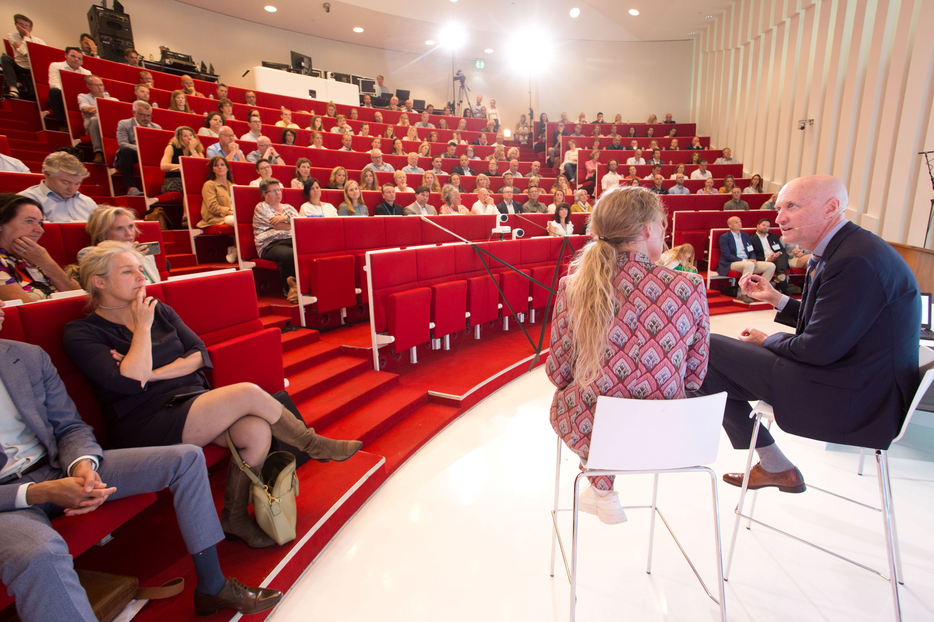 Minister Ernst Kuipers opent landelijk meldpunt tekorten medische hulpmiddelen